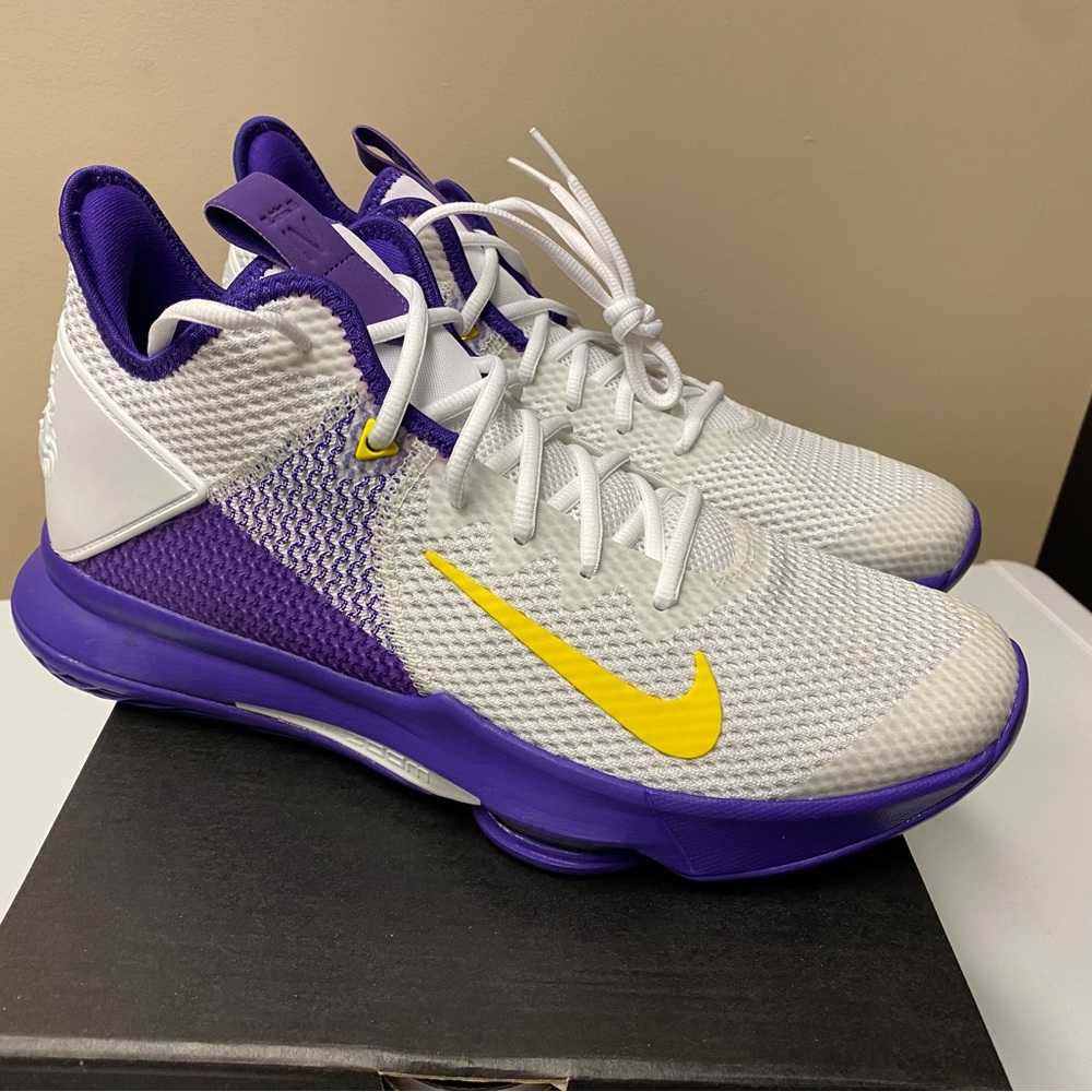 Lebron Witness IV - White/purple